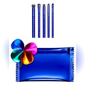 Mac brush set, Shiny Pretty Things! Let’s get the party started lovelies!